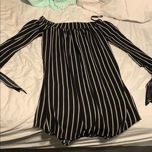 OFF THE SHOULDER B&W STRIPE MINI DRESS